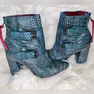 Freebird by steven Turquoise croco Joey size 9